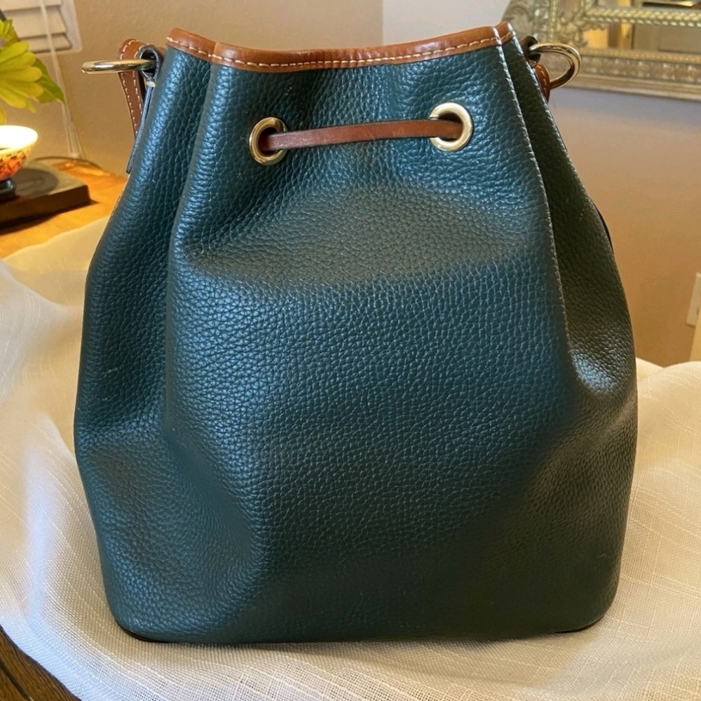 Sold Authentic Dooney & Bourke Dark Emerald Green Leather Bucket Crossbody Bag - Picture 3 of 6